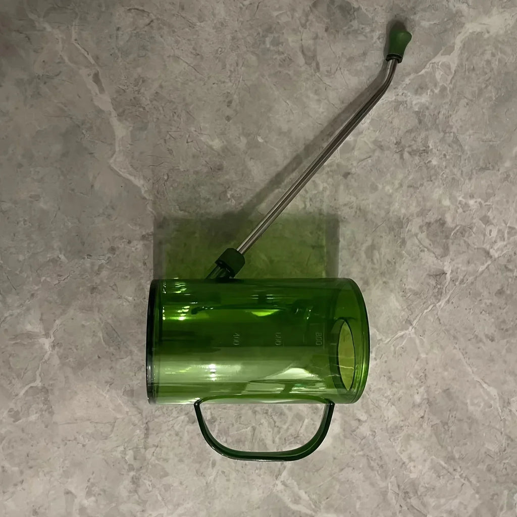 Vattenkanna med lång pip
